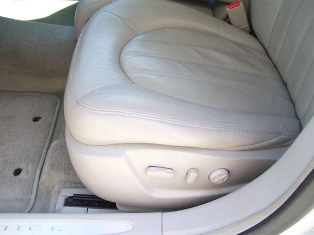 Buick Lucerne 2011 photo 23